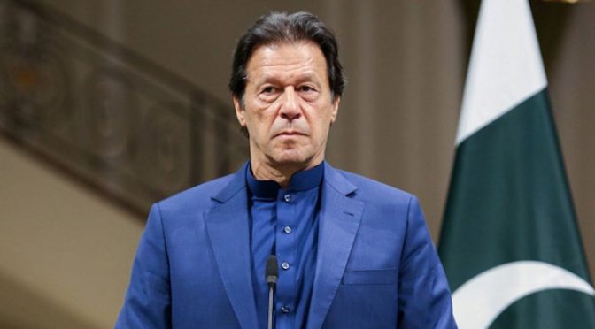 ٹیکس دینے والے پاکستان کے محسن ہیں، ان کی پذیرائی کریں: وزیراعظم