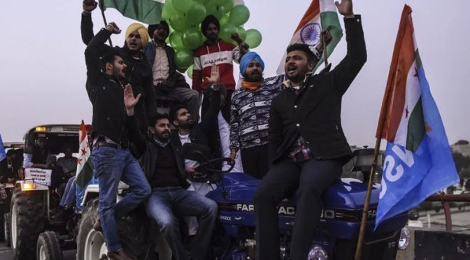 دہلی لال قلعہ پر خالصتان کا جھنڈا  بھارتی یوم جمہوریہ ،یوم سیاہ میں تبدیل،دنیا بھر میں احتجاج