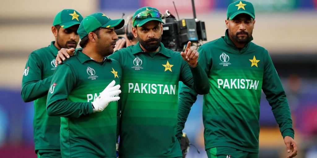 قومی کھلاڑیوں کی ٹوئیٹر پر لفظی جنگ، پی سی بی نے نوٹس لے لیا