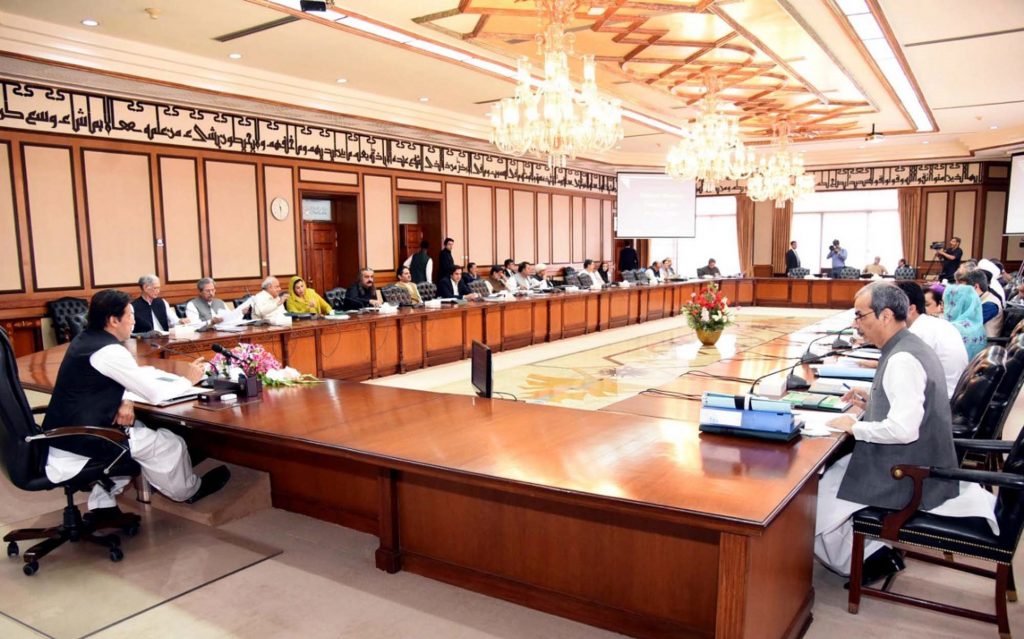 وفاقی کابینہ میں بڑی تبدیلی، فواد چودھری وزیراطلاعات، شوکت ترین وزیرخزانہ