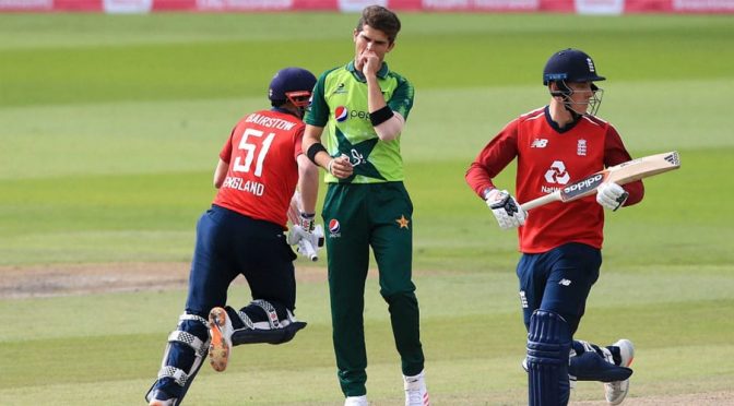 انگلینڈ نے دوسرے ٹی ٹوئنٹی میں پاکستان کو 45 رنز سے شکست دے دی
