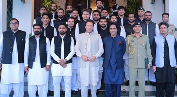 پاک بھارت ٹاکرا، وزیراعظم بھی قومی ٹیم کی جیت کیلئے پرامید