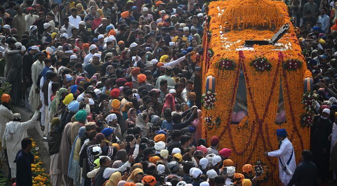 بابا گرونانک کے جنم دن کی تقریبات جاری‘ یاتریوں کی شرکت، رسومات ادا کیں