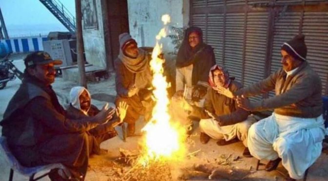 کراچی میں یخ بستہ ہوائیں چلنے سے سردی کی شدت میں اضافہ