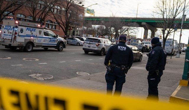 نیویارک میں فائرنگ، ایک پولیس اہلکار ہلاک،2 زخمی