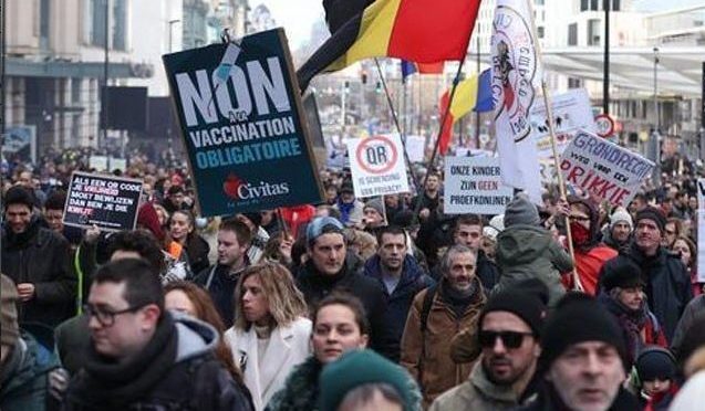 جرمنی، اٹلی، فرانس سمیت دیگر یورپی ممالک میں کورونا ویکسینیشن کیخلاف مظاہرے