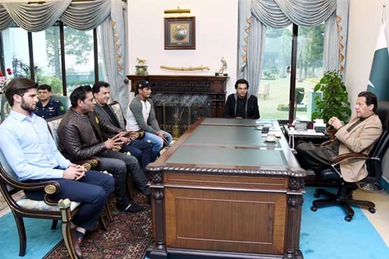 وزیراعظم سے شاہین شاہ آفریدی کی ملاقات، عمران خان کی مزید محنت کی تلقین
