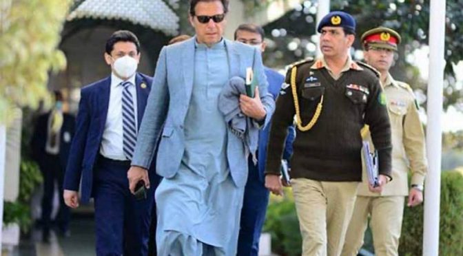 وزیراعظم عمران خان ایک روزہ دورے پر لاہور پہنچ گئے