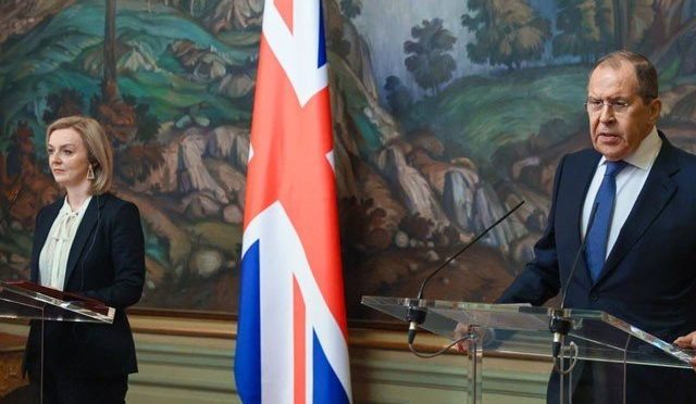 روسی وزیرخارجہ برطانوی ہم منصب کے ساتھ مشترکہ پریس کانفرنس چھوڑ کر چلے گئے