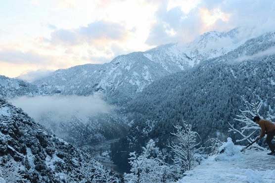 پاک افغان سرحد پر برفانی تودہ گرنے سے 20 افراد جاں بحق