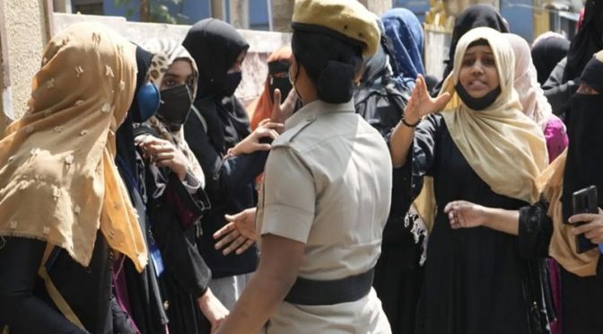 حجاب پر پابندی کا فیصلہ، بھارتی شہروں میں دفعہ 144 نافذ