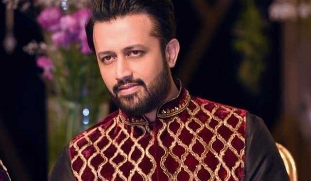 عاطف اسلم کی مداحوں سے ان کے والد کیلئے دعا کرنے کی درخواست