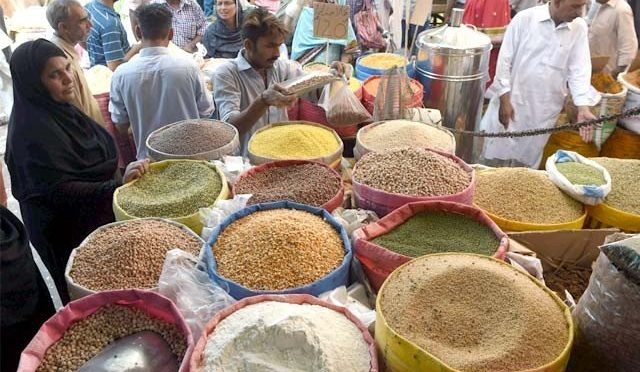 راشن کی تقسیم؛ بد ترین مہنگائی سے مخیر افراد بھی متاثر
