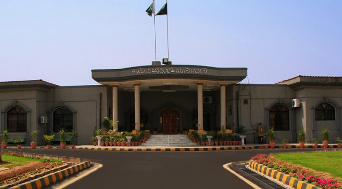 اسلام آباد ہائیکورٹ: الیکشن کمیشن کو وزیراعظم کیخلاف کارروائی سے روک دیا گیا