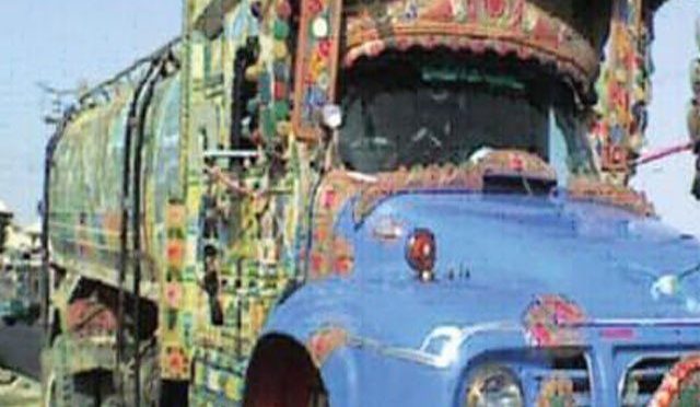 کراچی میں ٹینکر مافیا کے پانی چوری کرکے فروخت کرنے کی تصدیق