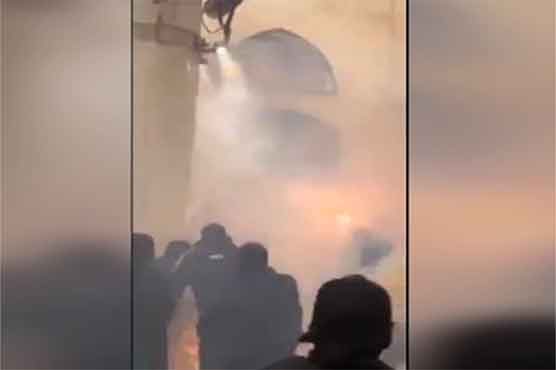 صیہونی فورسز کی مسجد اقصیٰ میں دہشت گردی، فائرنگ سے درجنوں افراد زخمی