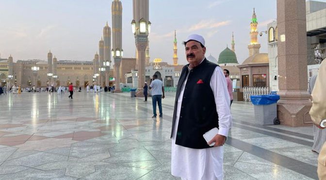 شیخ رشید کی روضہ رسولﷺپر حاضری، تصویر شیئر کر دی