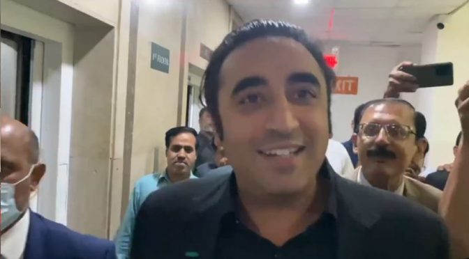 آپ اپنی آزادی کو انجوائے کر رہے ہیں ؟ بلاول بھٹو کا صحافیوں سے مکالمہ