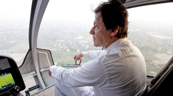 عمران خان نے بطور وزیراعظم ہیلی کاپٹر پر 55 کروڑ کا تیل جلا دیا، مفتاح اسماعیل