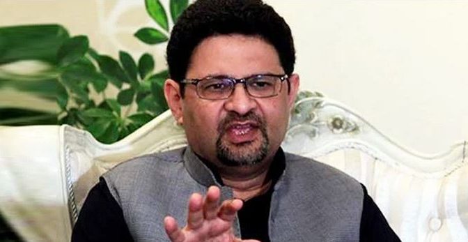 ‘پٹرول کی قیمت منجمد کرنا عمران خان کا تباہ کن فیصلہ تھا’