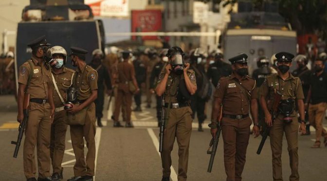 سری لنکا میں معاشی بحران شدت اختیار کرگیا،کابینہ کے 26 ارکان مستعفی