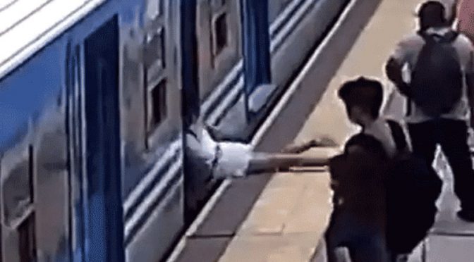 ٹرین کے نیچے آنے والی خاتون معجزاتی طور پر زندہ بچ گئی