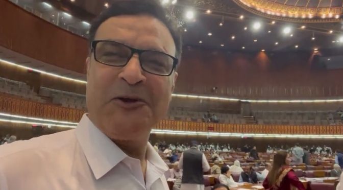 حکومتی اراکین سے ملاقات، خواتین ارکان کے نعرے، آپ نے بس گھبرانا نہیں ہے، نور عالم