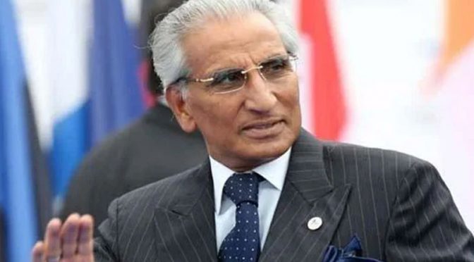 وزیر اعظم نے طارق فاطمی سے خارجہ امور کا قلمدان واپس لے لیا