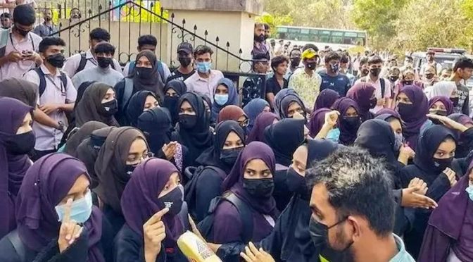 حجاب تنازع:بھارتی ریاست کرناٹک میں صدارتی راج نافذ کرنے کا مطالبہ