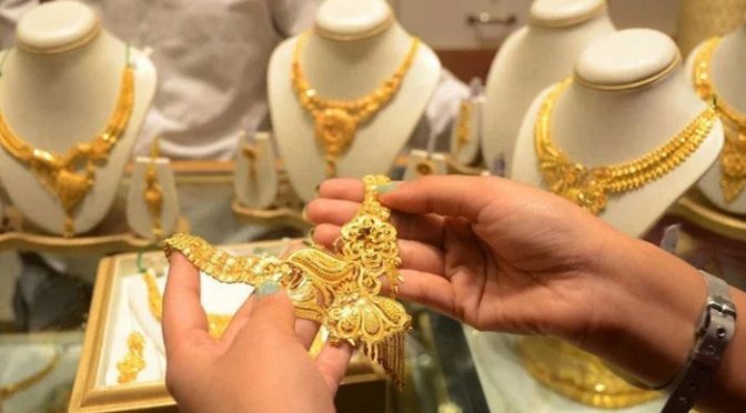 ڈالر کے بعد ملک میں سونے کی قیمت میں بھی یکدم بڑی کمی ہوگئی