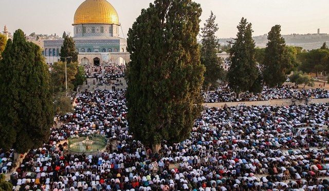 اسرائیلی فورسز کی کوشش ناکام، مسجد اقصیٰ میں ڈیڑھ لاکھ نمازیوں نے جمعہ ادا کیا