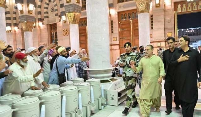 وزیر خارجہ بلاول بھٹو کی مسجد نبوی ﷺ میں نماز جمعہ کی ادائیگی