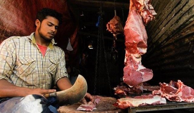 کرناٹک میں انتہا پسند ہندوؤں نے گائے کی گوشت کی فروخت روک دی