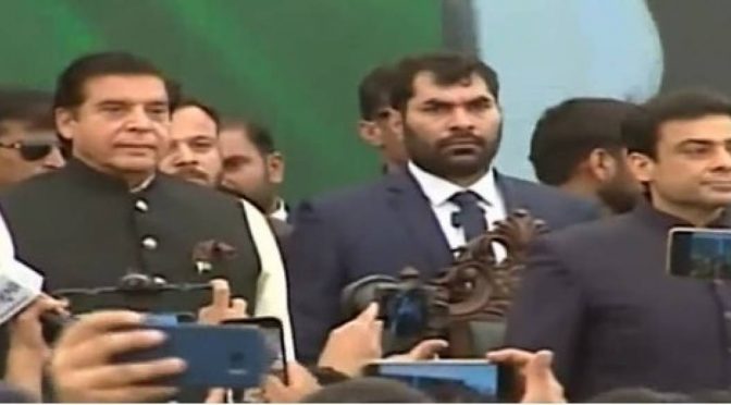 حمزہ شہباز نے وزیراعلیٰ پنجاب کے عہدے کا حلف اٹھا لیا