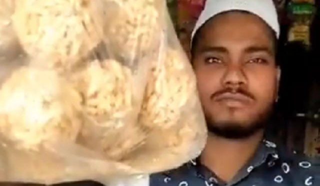 بھارت میں پاکستانی گانے سننے پر2 مسلمان نوجوان گرفتار، ویڈیو وائرل