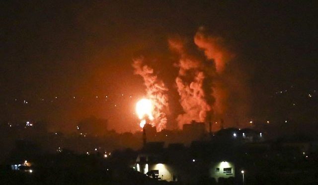 اسرائیل کے لڑاکا طیاروں کی غزہ پر بمباری