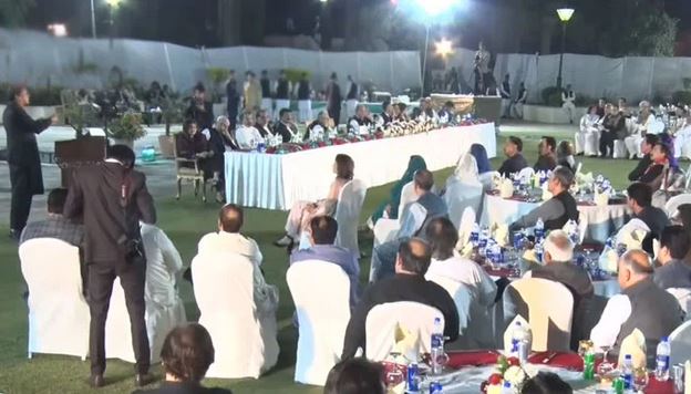 وزیراعظم کی جانب سے اسلام آباد میں ارکان پارلیمنٹ کو دیےگئے عشائیے میں 140 ارکان شریک