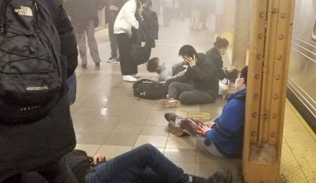 امریکا میں ریلوے اسٹیشن پر فائرنگ میں 13 افراد زخمی، دھماکا خیز آلات برآمد