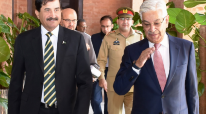خواجہ محمد آصف نے وزیردفاع کا چارج سنبھال لیا ہے