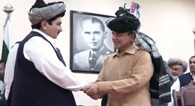 قبائلی عوام کی قربانیاں رائیگاں نہیں جانے دیں گے: شہبازشریف