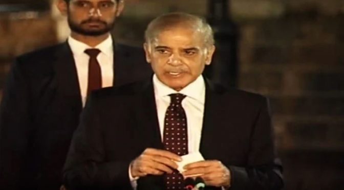 ’پیٹرولیم مصنوعات پر کوئی درمیانی راستہ نکالیں گے‘، وزیراعظم شہباز کے افطار ڈنر کی اندرونی کہانی