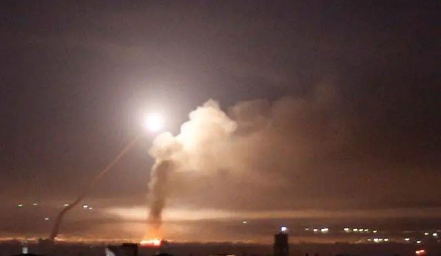 اسرائیلی طیاروں کی شام پربمباری میں 5 فوجیوں سمیت 9 افراد ہلاک
