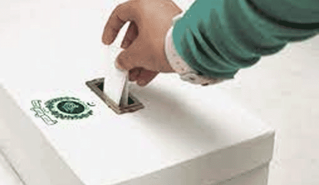 حکومت کا اوورسیز پاکستانیوں کو ووٹ کا حق دینے کے قانون پر نظر ثانی کا فیصلہ