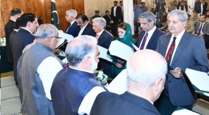 خواجہ آصف دفاع، سعد رفیق ریلوے کے وزیر ہوں گے: وزرا کے قلمدانوں کا نوٹیفکیشن جاری