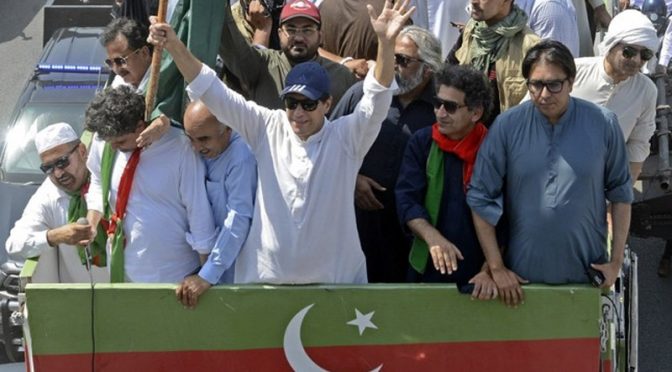 تحریک انصاف لانگ مارچ: توڑ پھوڑ کا الزام، 300 کارکنان کے خلاف مقدمہ درج