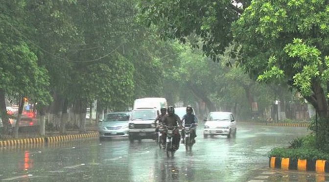 کہیں ہلکی اور کہیں تیز بارش، بالائی علاقوں میں موسم خوشگوار