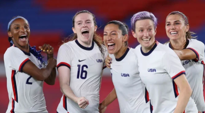امریکی خواتین فٹبالرز کو مردوں کے برابر معاوضہ دینے کا فیصلہ