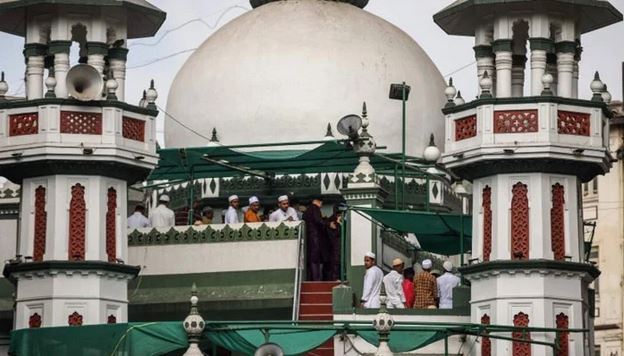 بھارت: سیکڑوں مساجد میں اذان کی آوازیں دھیمی کردی گئیں