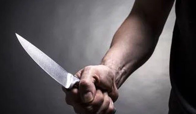 لبنان؛ بدبخت بیٹے نے مصلے پر بیٹھی ماں کو چاقو کے وار کرکے قتل کردیا