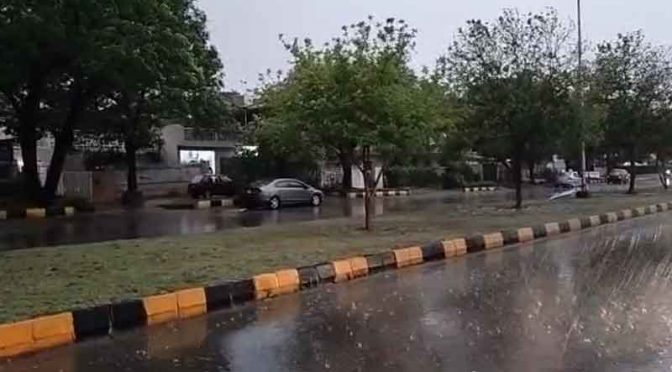 اسلام آباد میں تیز آندھی کیساتھ بارش، موسم خوشگوار ہو گیا